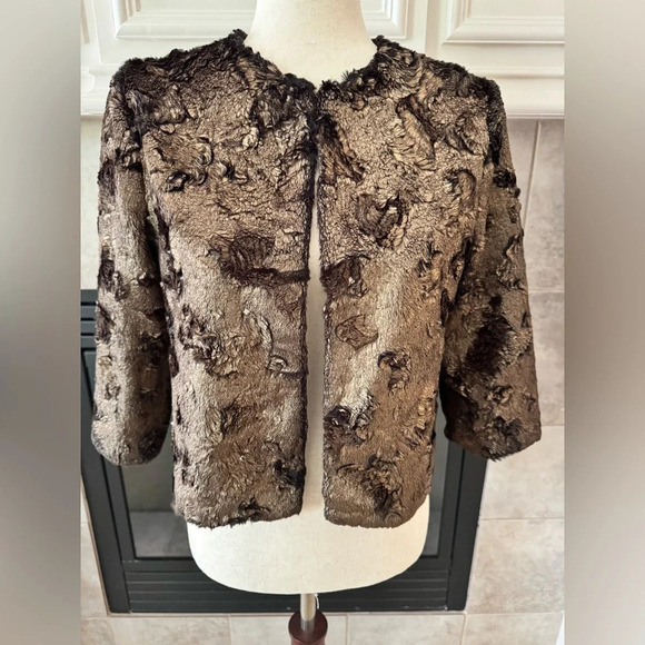 Sugar+Lips Women's Faux Fur Smooth Brown Cropped 3/4 Sleeve Jacket Small NWT - Picture 1 of 12